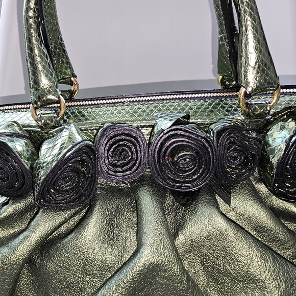 AUTHENTIC GREEN METALLIC PYTHON/LEATHER VALENTINO GARAVANI HANDLE BAG - Picture 3 of 12